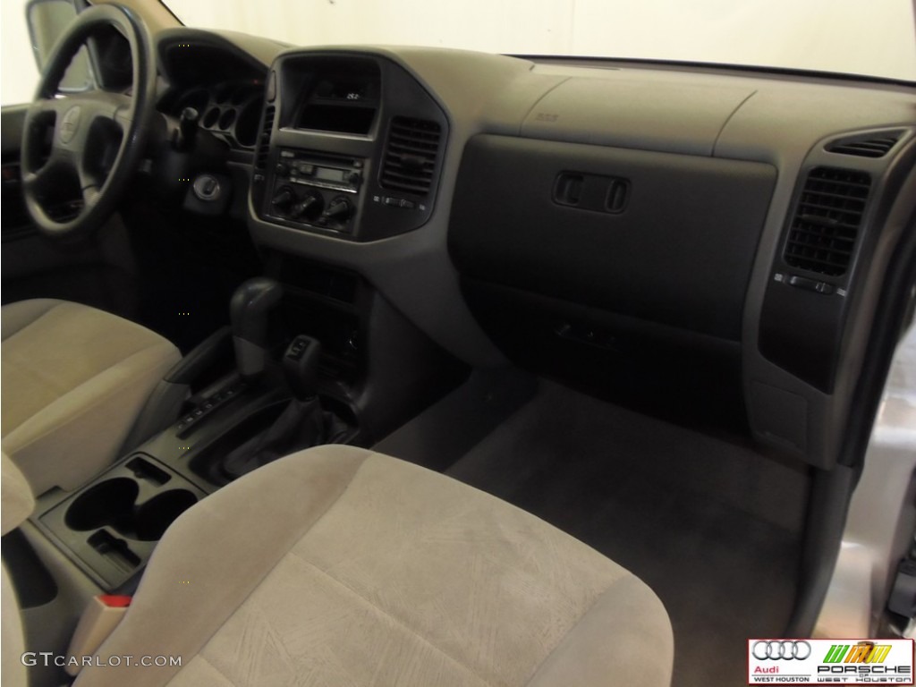 2002 Montero XLS 4x4 - Sudan Beige Metallic / Tan photo #23