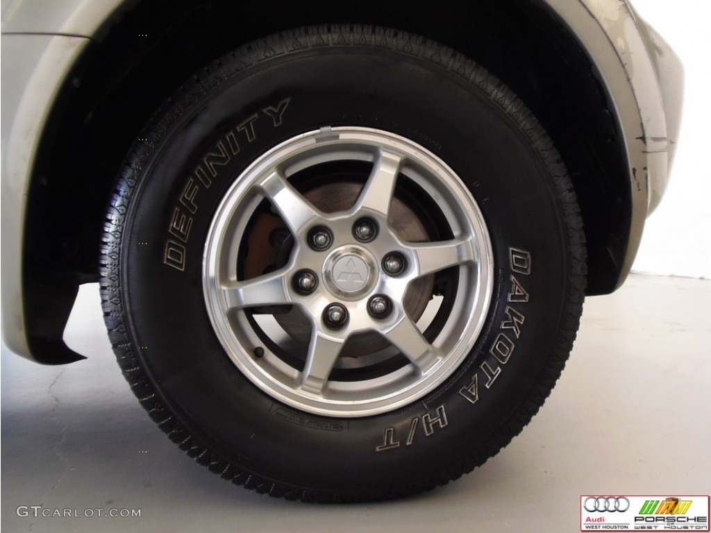 2002 Montero XLS 4x4 - Sudan Beige Metallic / Tan photo #31