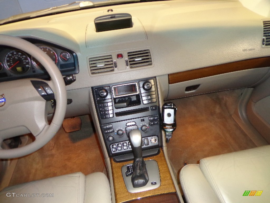 2004 XC90 T6 AWD - Nautic Blue Metallic / Taupe/Light Taupe photo #18