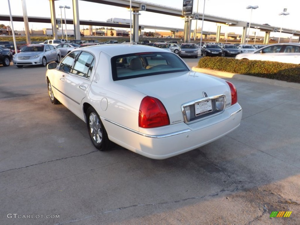 2004 Town Car Ultimate - Ceramic White Tri-Coat / Light Parchment photo #3