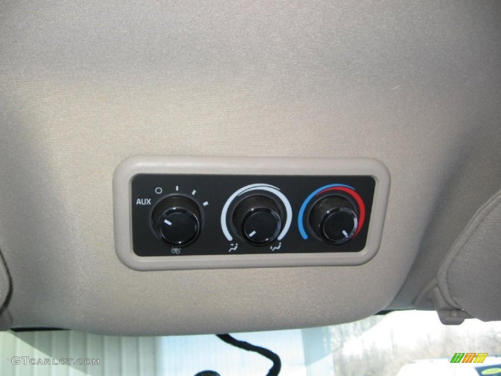 2013 Express LT 1500 AWD Passenger Van - Victory Red / Medium Pewter photo #13