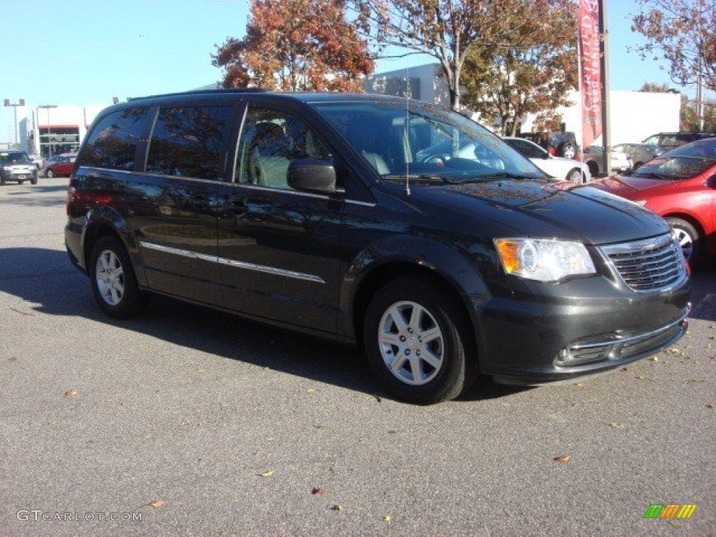 2011 Town & Country Touring - L - Brilliant Black Crystal Pearl / Black/Light Graystone photo #2