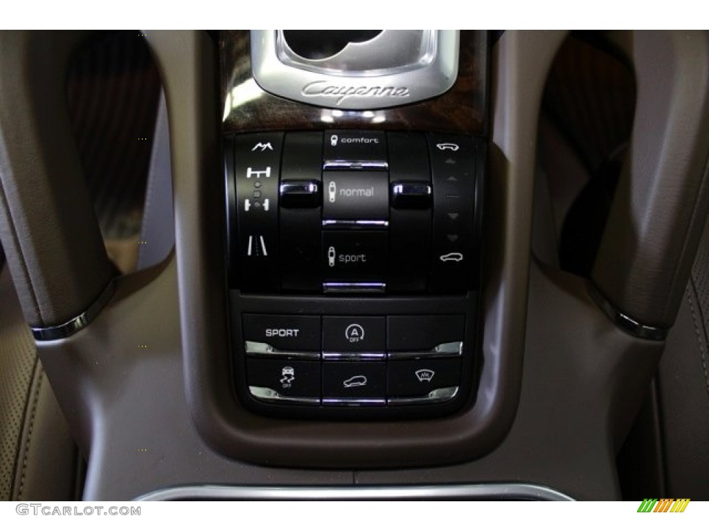 2011 Porsche Cayenne Turbo Controls Photo #73363142