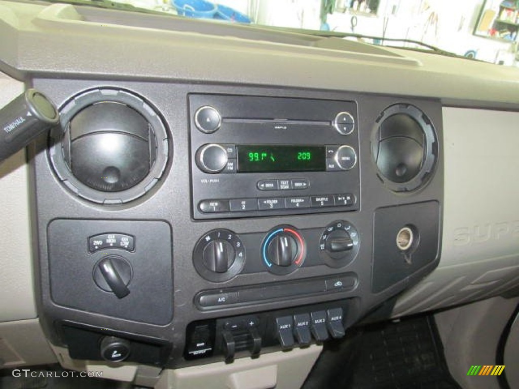 2008 Ford F350 Super Duty XL Crew Cab 4x4 Controls Photo #73364791