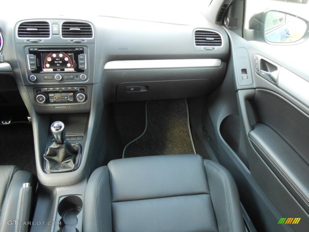 2013 Volkswagen Golf R 2 Door 4Motion Dashboard Photos