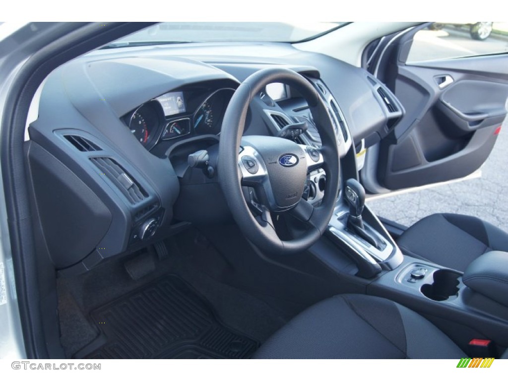 2013 Focus SE Sedan - Ingot Silver / Charcoal Black photo #11