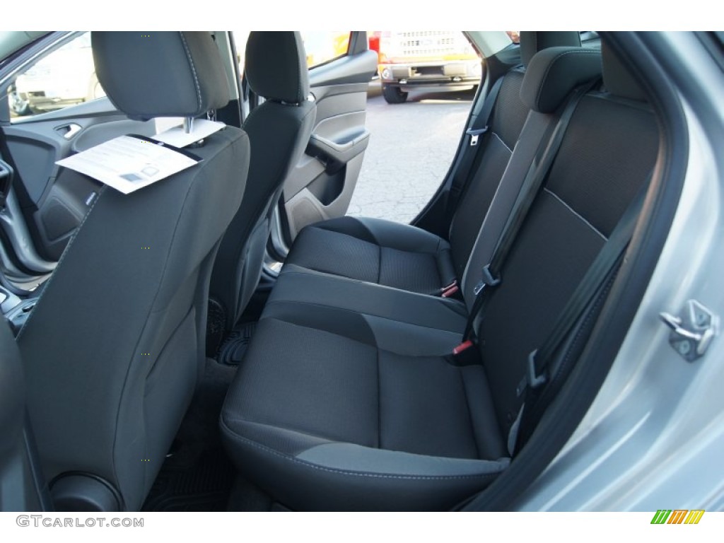 2013 Focus SE Sedan - Ingot Silver / Charcoal Black photo #12