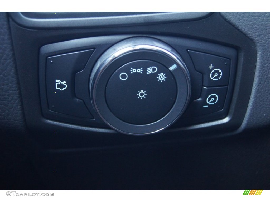 2013 Focus SE Sedan - Ingot Silver / Charcoal Black photo #24