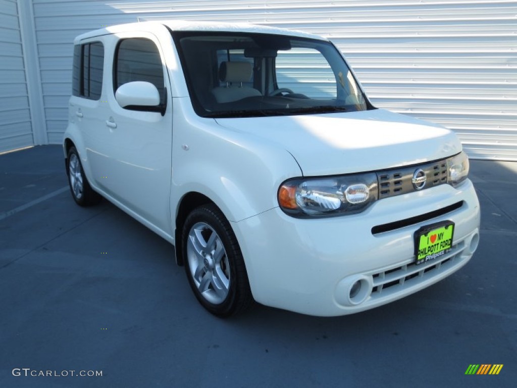 White Pearl Nissan Cube