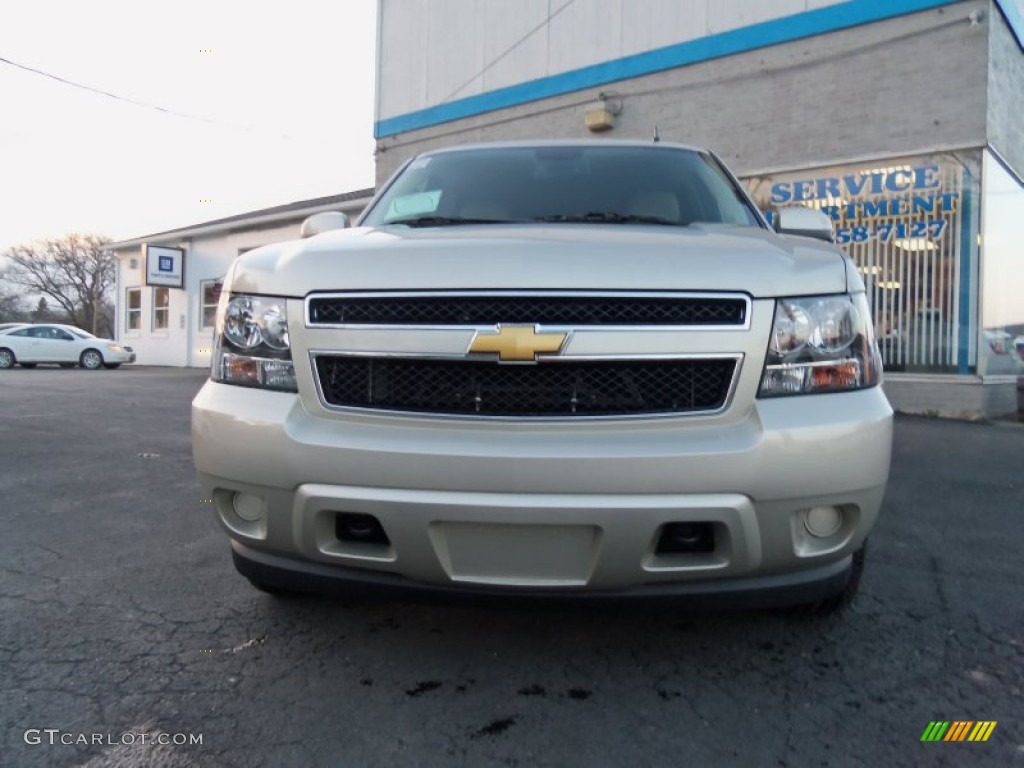 2013 Suburban LS 4x4 - Champagne Silver Metallic / Light Cashmere/Dark Cashmere photo #8