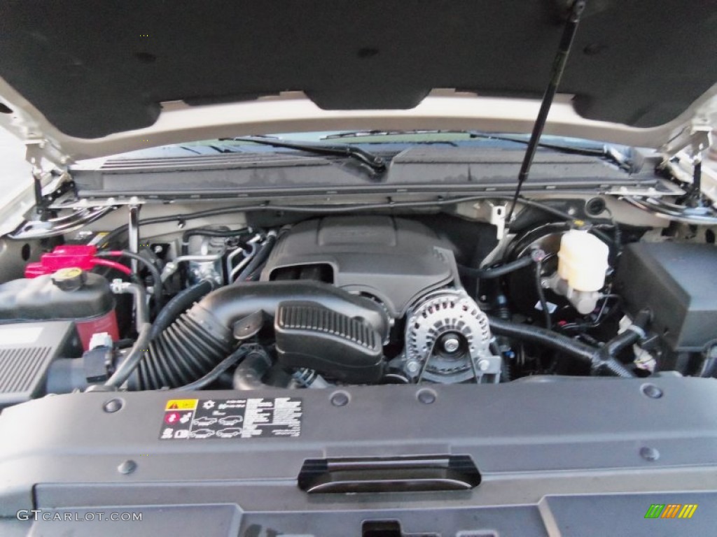 2013 Chevrolet Suburban LS 4x4 Engine Photos