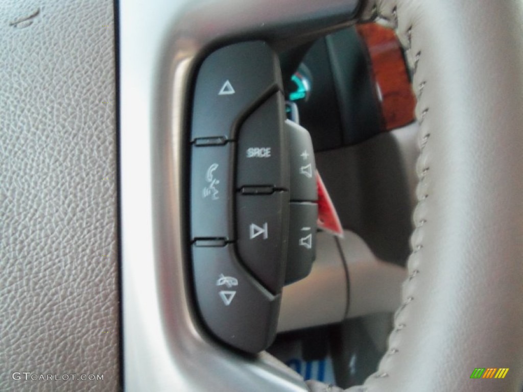 2013 Suburban LS 4x4 - Champagne Silver Metallic / Light Cashmere/Dark Cashmere photo #25