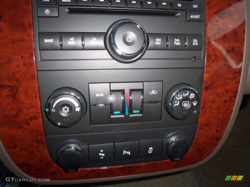 2013 Chevrolet Suburban LS 4x4 Controls Photo #73381904