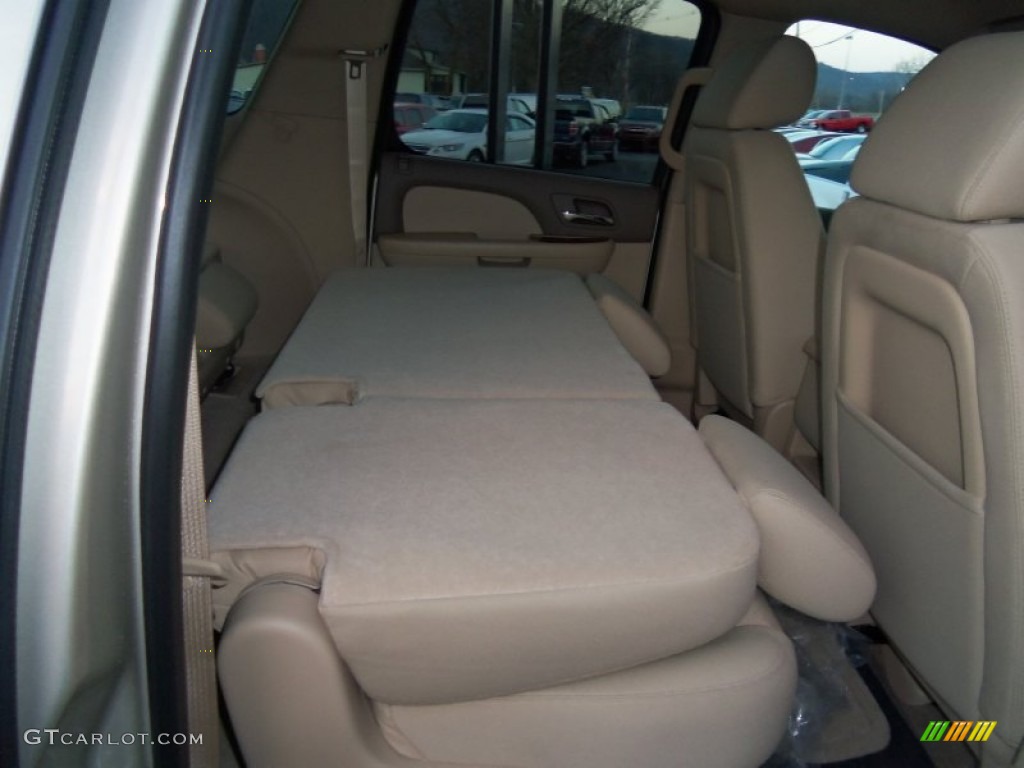 2013 Suburban LS 4x4 - Champagne Silver Metallic / Light Cashmere/Dark Cashmere photo #39