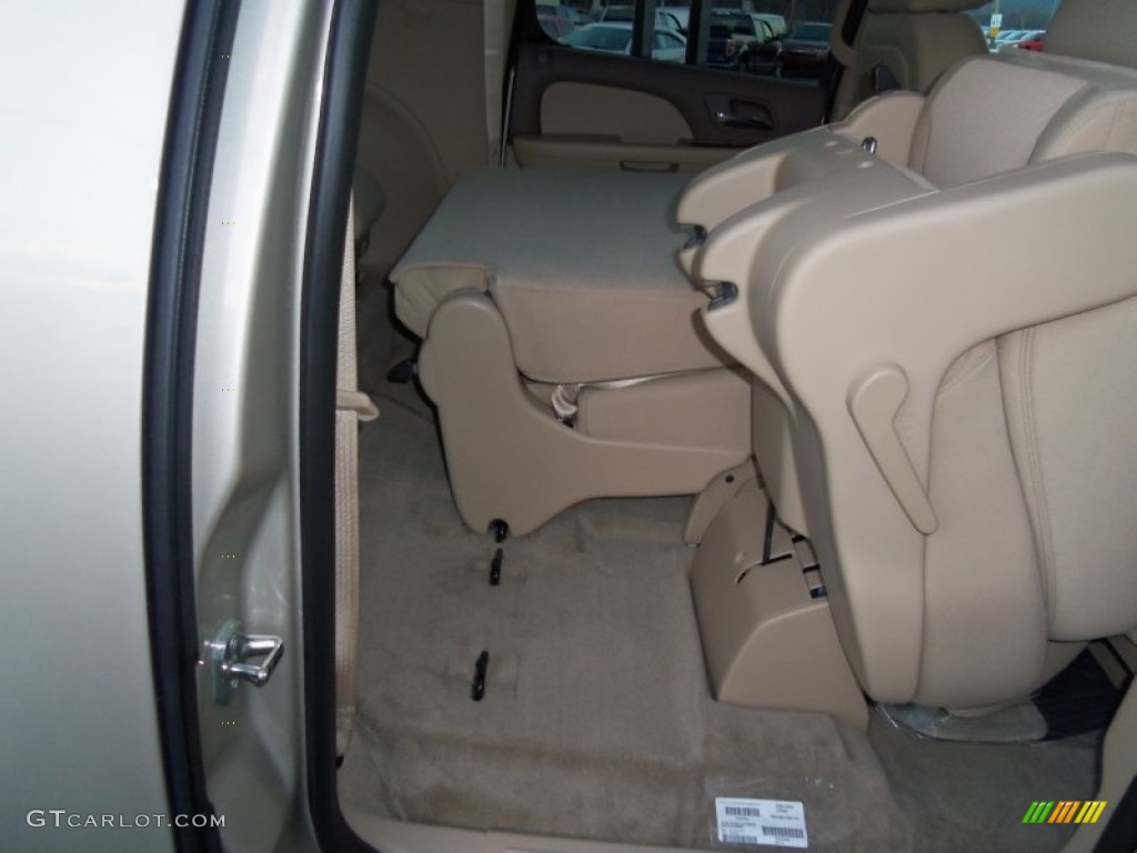 2013 Suburban LS 4x4 - Champagne Silver Metallic / Light Cashmere/Dark Cashmere photo #40