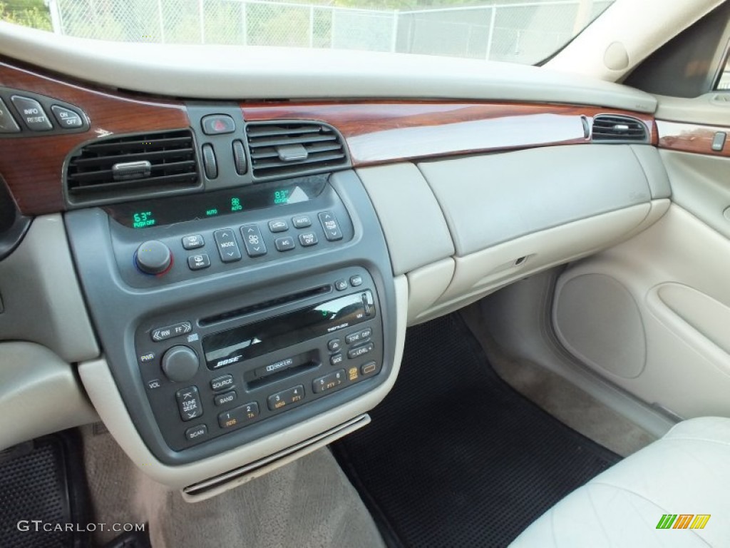 2000 Cadillac DeVille DHS Controls Photo #73391447