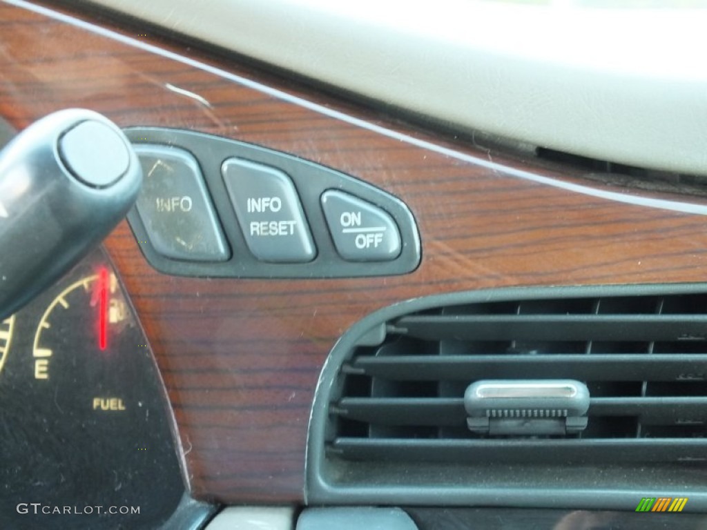 2000 Cadillac DeVille DHS Controls Photo #73391477