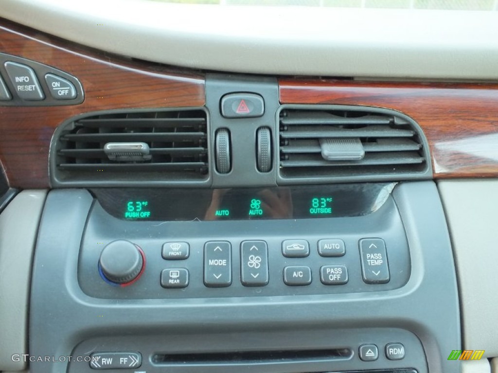 2000 Cadillac DeVille DHS Controls Photo #73391497
