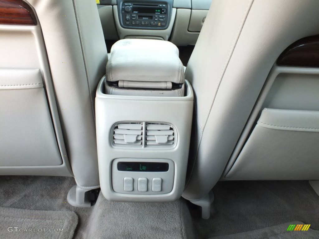 2000 Cadillac DeVille DHS Controls Photo #73391876