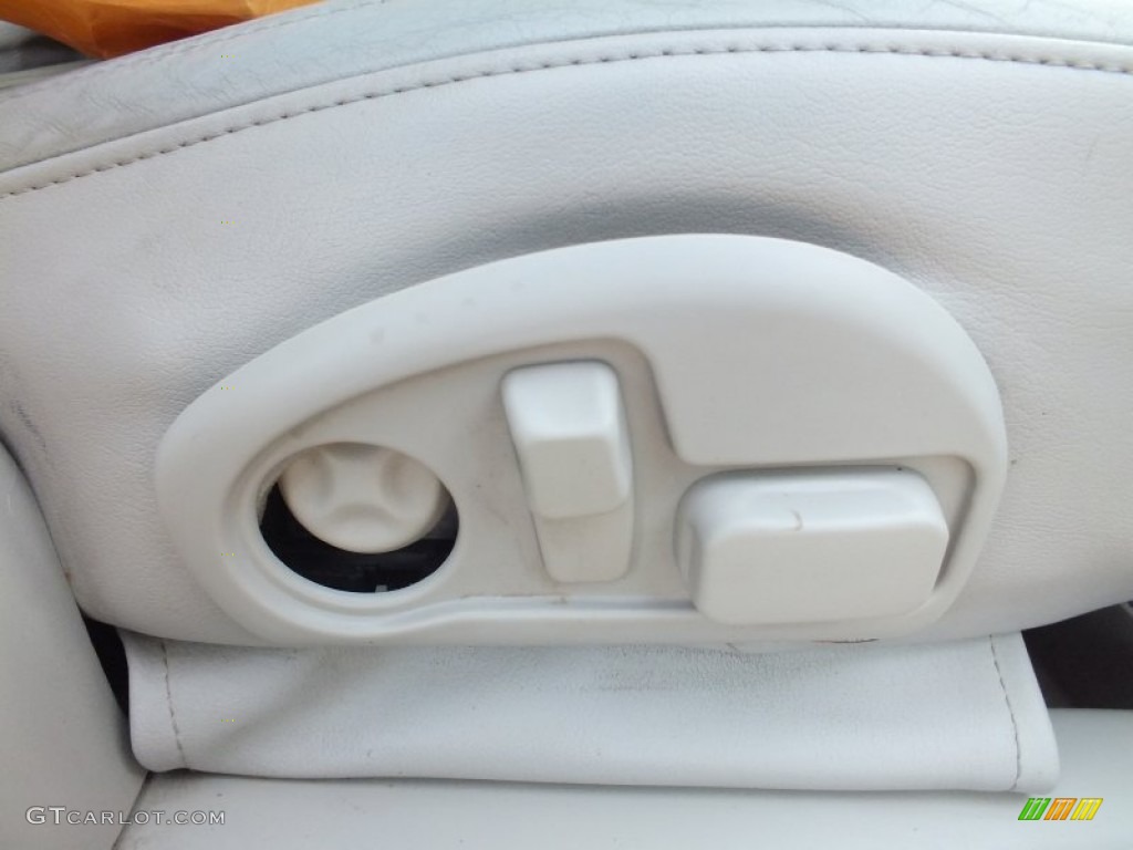 2000 Cadillac DeVille DHS Controls Photos
