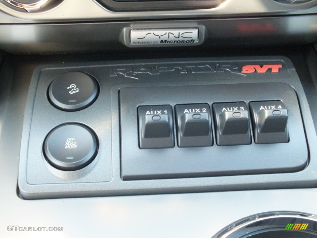 2013 Ford F150 SVT Raptor SuperCrew 4x4 Controls Photo #73393451