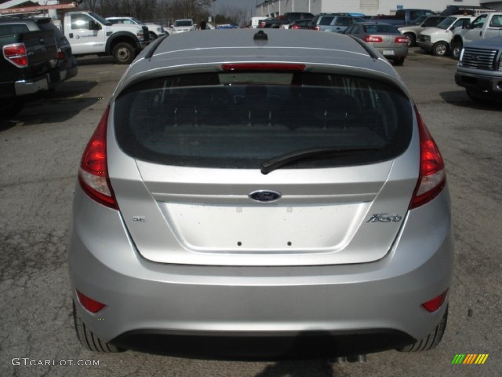 2013 Fiesta SE Hatchback - Ingot Silver / Charcoal Black photo #7