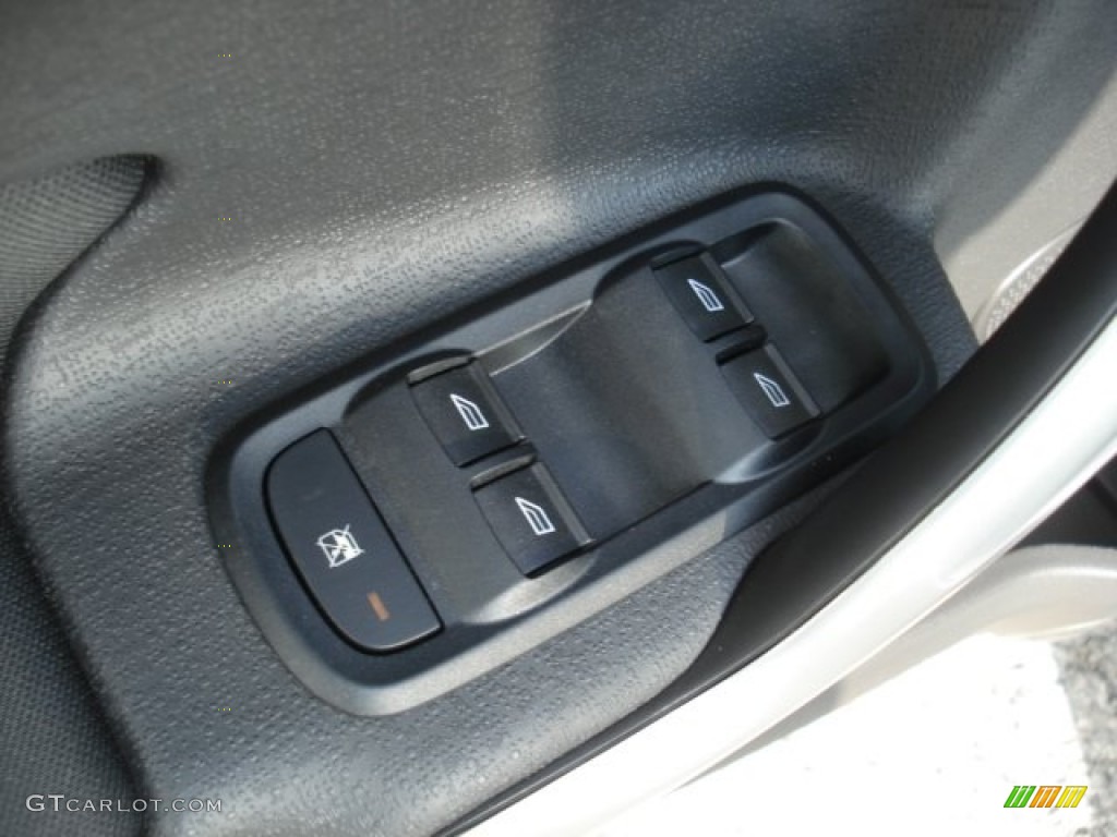 2013 Fiesta SE Hatchback - Ingot Silver / Charcoal Black photo #15