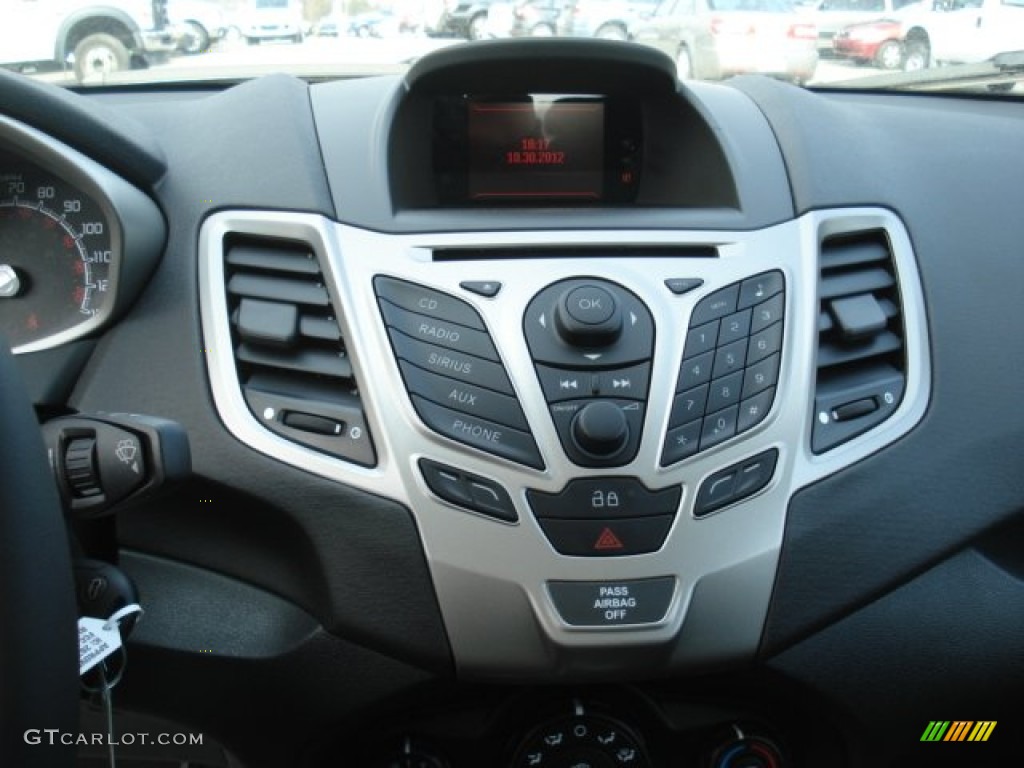 2013 Fiesta SE Hatchback - Ingot Silver / Charcoal Black photo #16