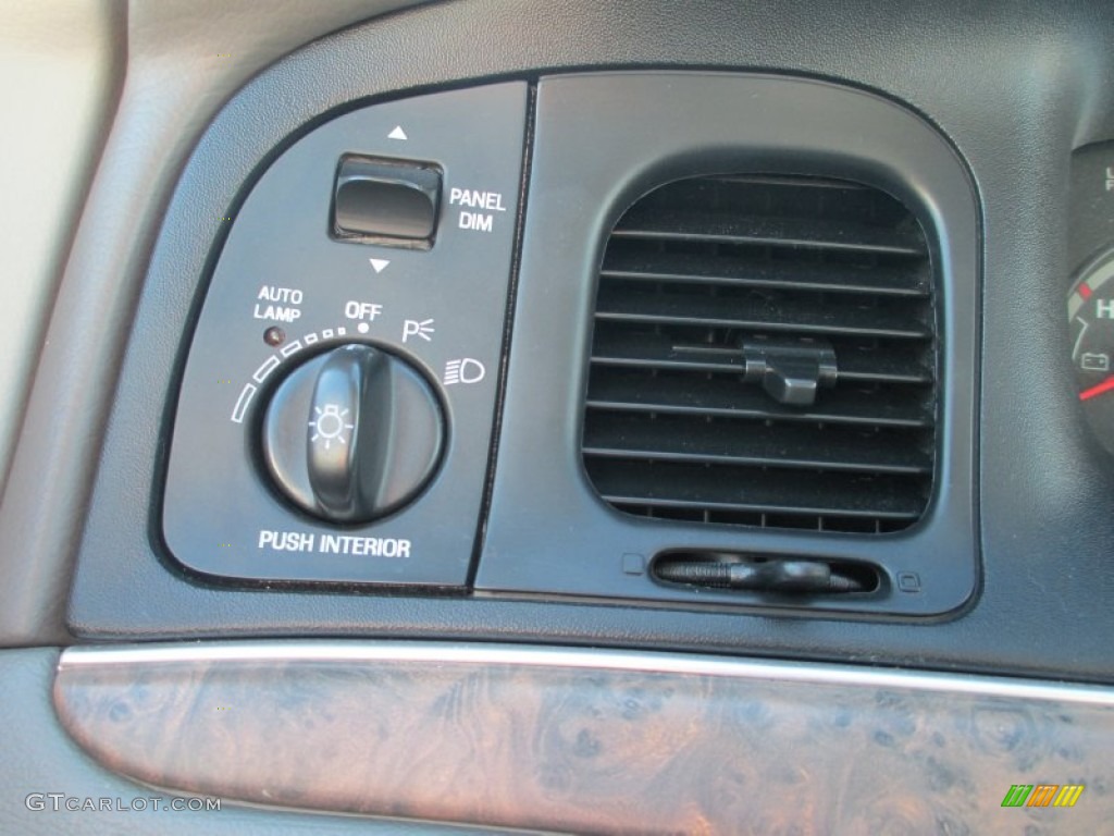 1998 Crown Victoria Sedan - Vibrant White / Medium Parchment photo #10