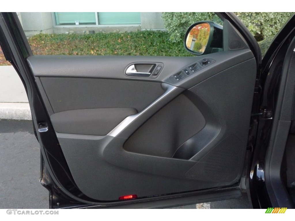 2009 Volkswagen Tiguan S Charcoal Door Panel Photo #73398059