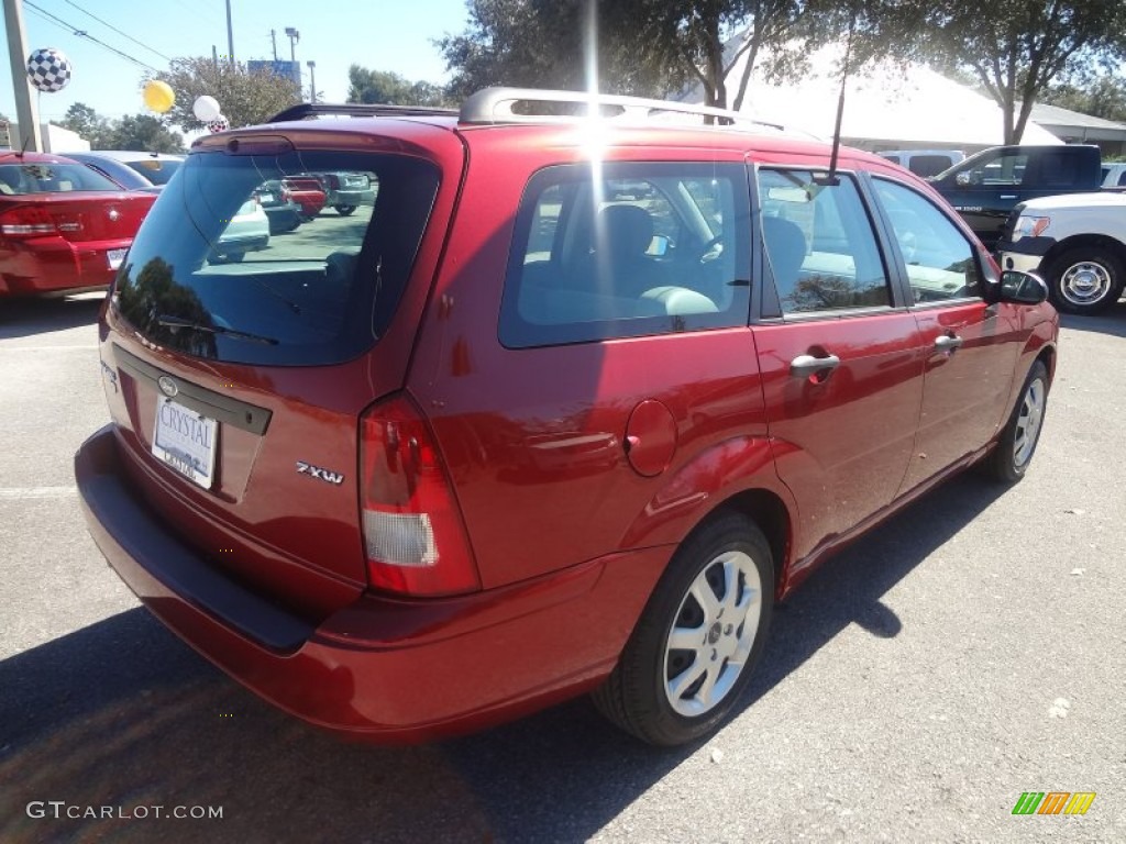 2005 Focus ZXW SE Wagon - Sangria Red Metallic / Dark Pebble/Light Pebble photo #8