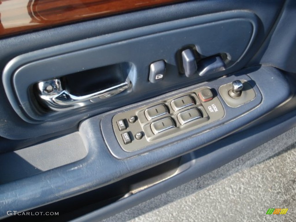 1999 Cadillac DeVille Concours Controls Photo #73405902