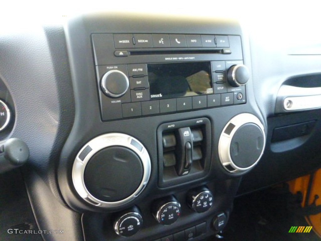 2012 Jeep Wrangler Unlimited Rubicon 4x4 Controls Photo #73407578