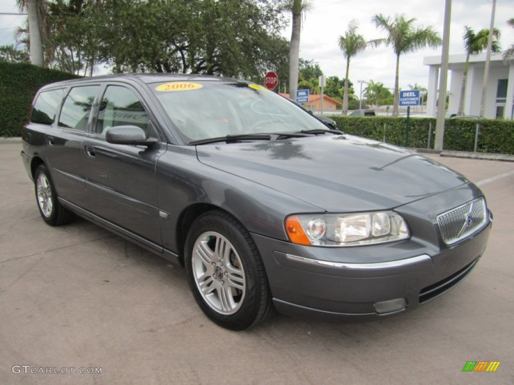 2006 Volvo V70 2.5T Exterior Photos