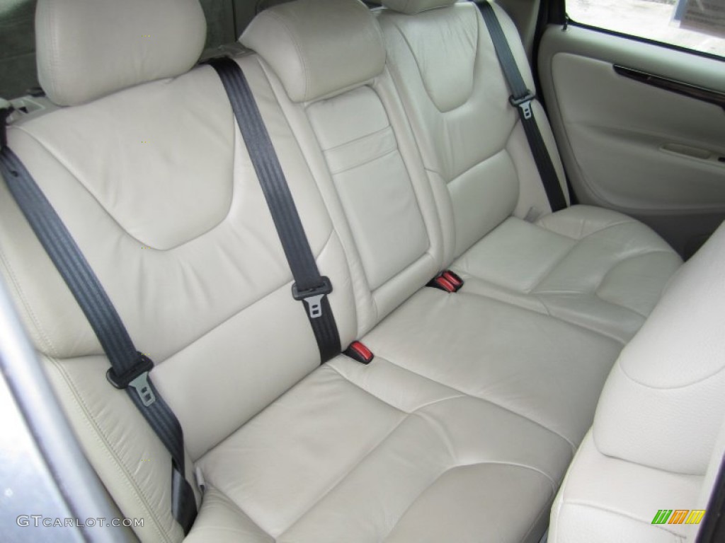 2006 Volvo V70 2.5T Rear Seat Photos