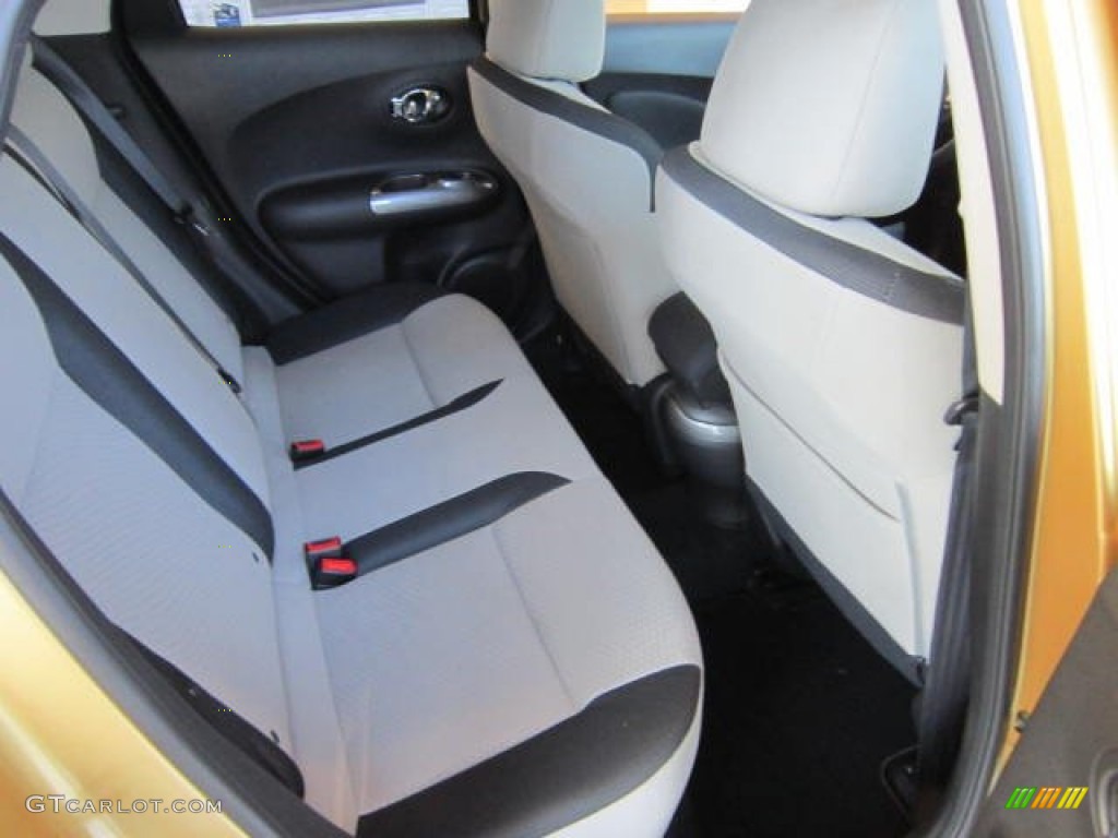 Gray/Silver Trim Interior 2013 Nissan Juke SV AWD Photo #73411726
