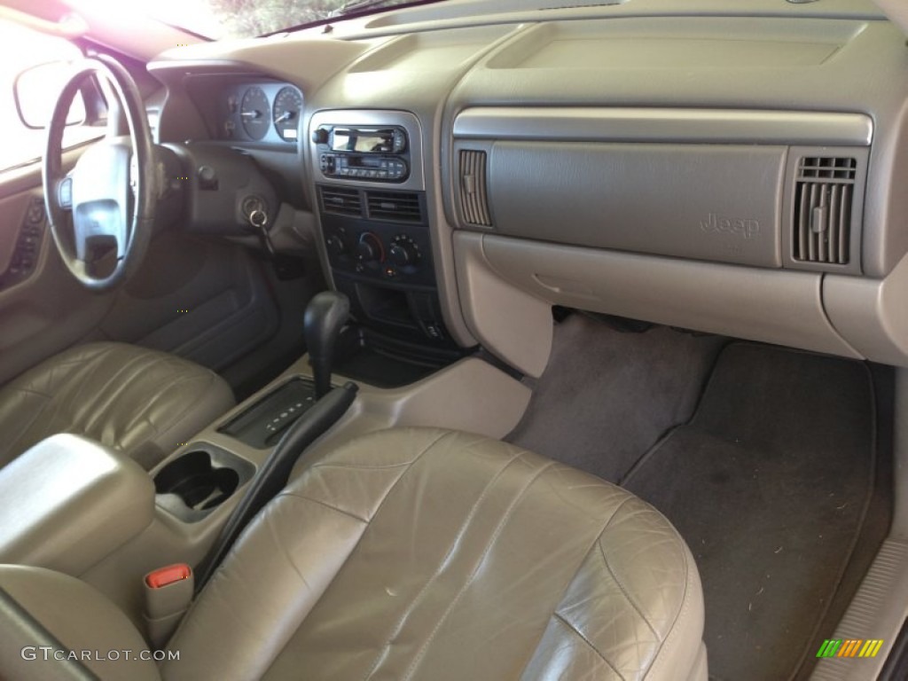 2003 Grand Cherokee Laredo - Inferno Red Tinted Pearlcoat / Sandstone photo #15