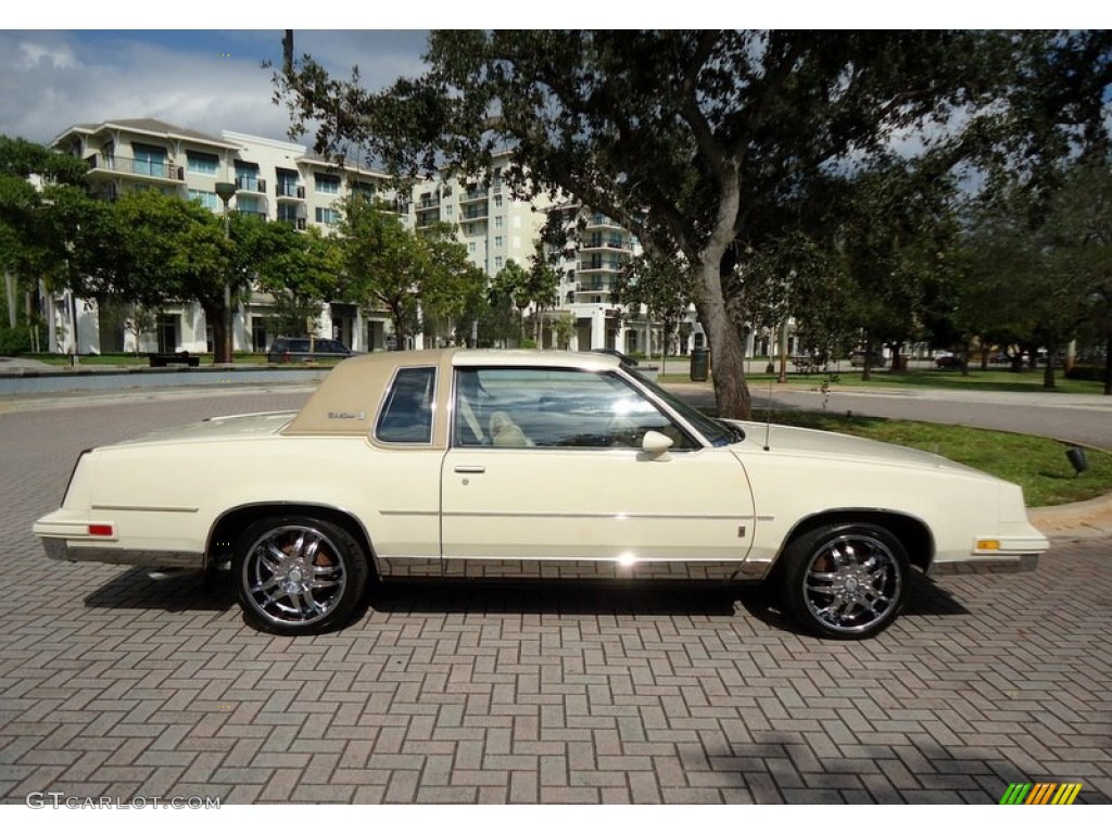 Cream Beige 1985 Oldsmobile Cutlass Supreme Brougham Coupe Exterior Photo #73415162