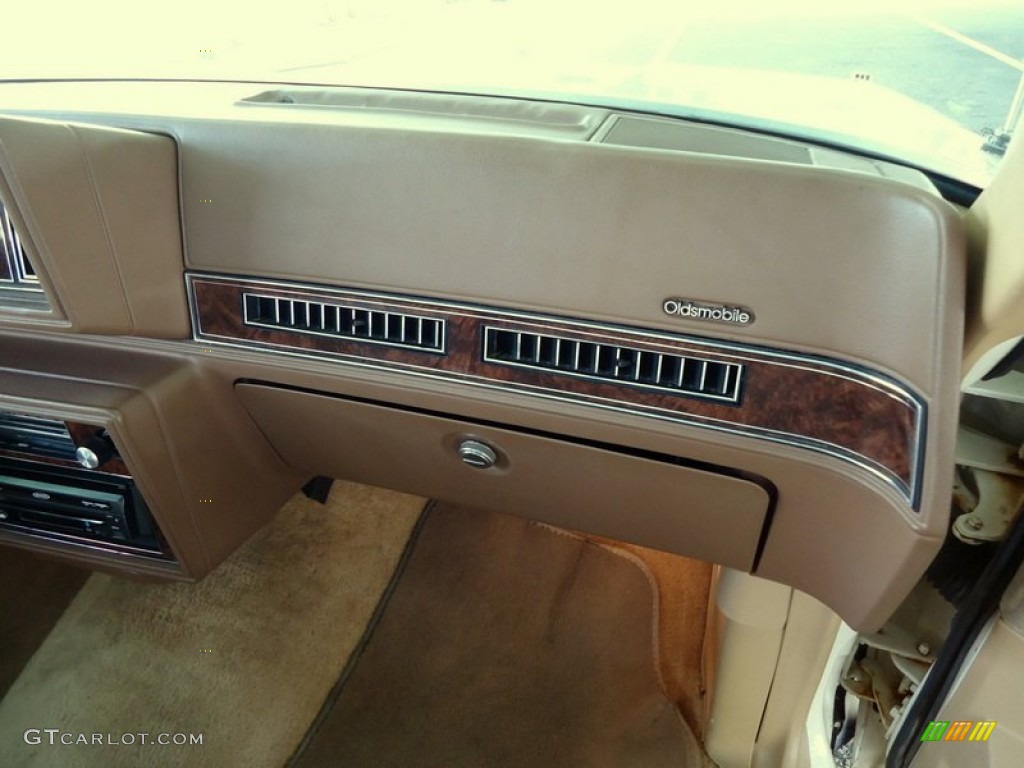 1985 Oldsmobile Cutlass Supreme Brougham Coupe Beige Dashboard Photo #73416485