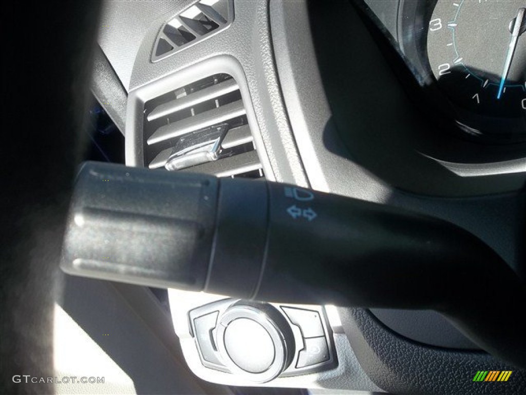 2013 Explorer FWD - Deep Impact Blue Metallic / Medium Light Stone photo #57