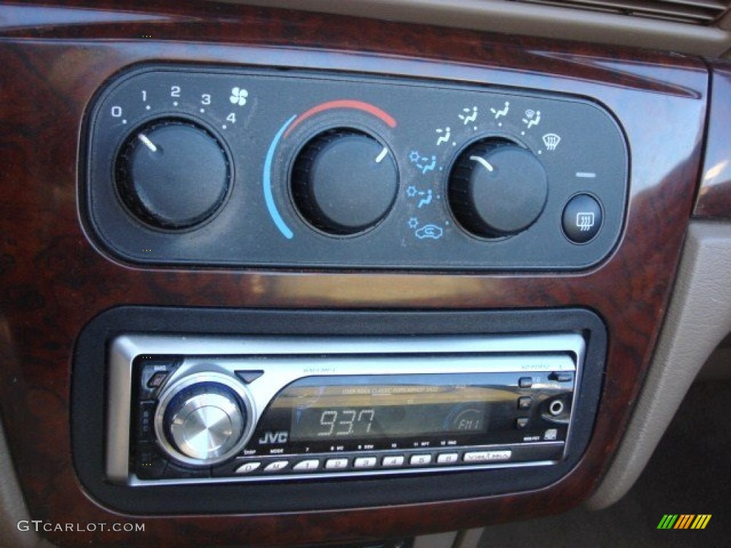 2001 Chrysler Sebring LXi Convertible Controls Photo #73419091