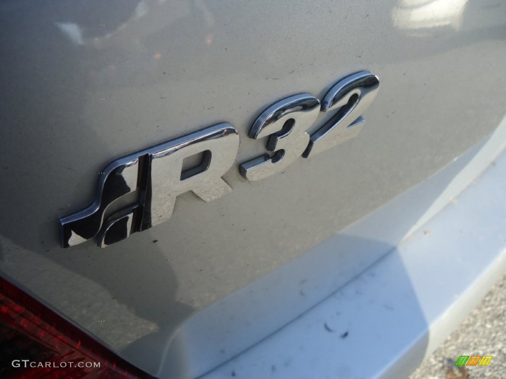 2004 Volkswagen R32 Standard R32 Model Marks and Logos Photo #73423556