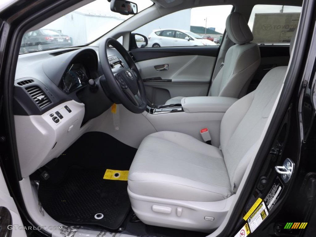 Light Gray Interior 2013 Toyota Venza LE Photo #73426517