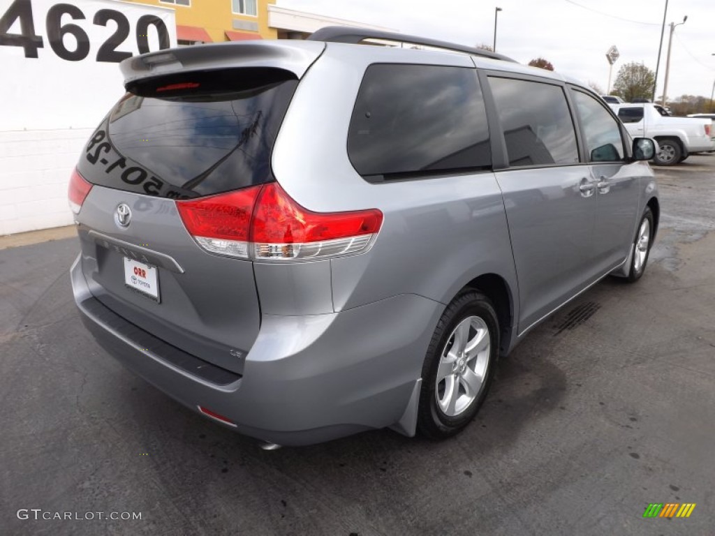 2013 Sienna LE - Silver Sky Metallic / Light Gray photo #7