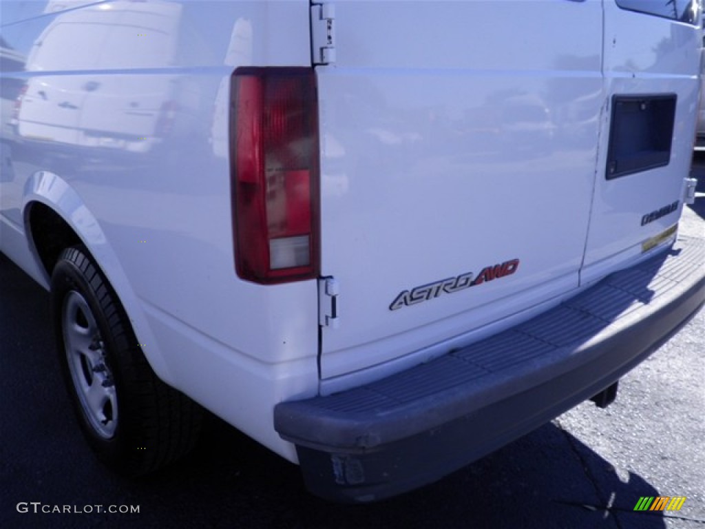 2004 Astro AWD Cargo Van - Summit White / Medium Gray photo #8