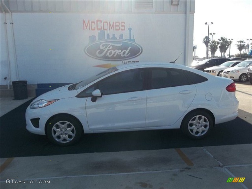 2013 Fiesta S Sedan - Oxford White / Charcoal Black/Light Stone photo #2