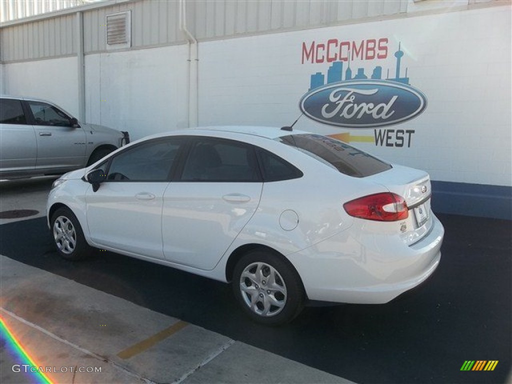 2013 Fiesta S Sedan - Oxford White / Charcoal Black/Light Stone photo #3