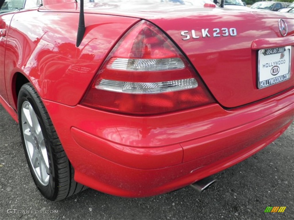 2002 SLK 230 Kompressor Roadster - Magma Red / Charcoal photo #10