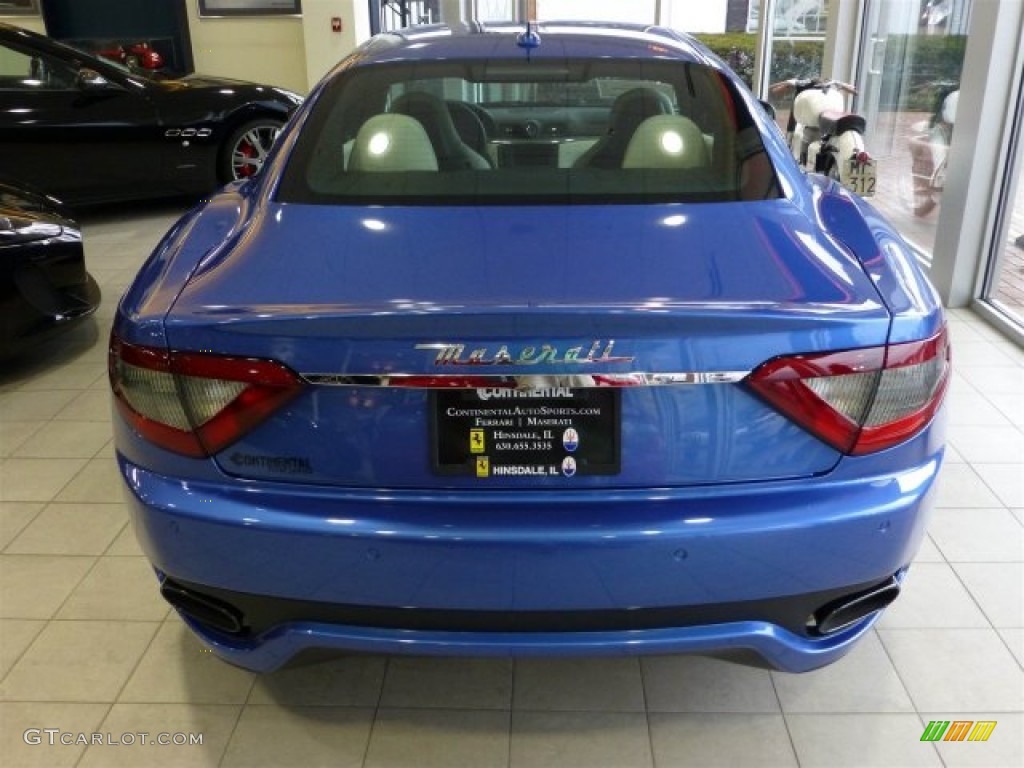 2013 GranTurismo Sport Coupe - Blu Sofisticato (Sport Blue Metallic) / Bianco Pregiato photo #4