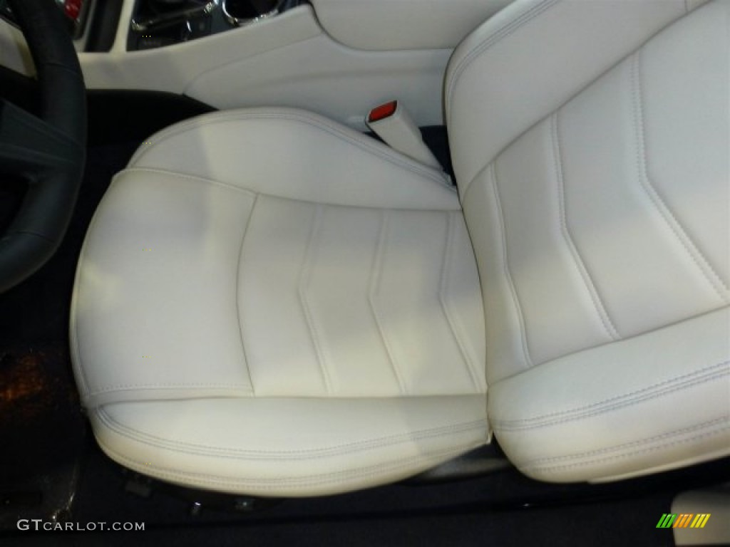 Bianco Pregiato Interior 2013 Maserati GranTurismo Sport Coupe Photo #73438314